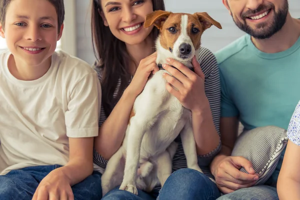 Familie zu Hause — Stockfoto