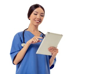 Güzel Asyalı kadın doktor