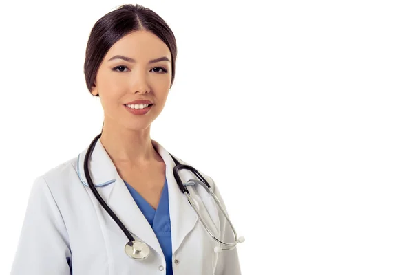 Vackra asiatiska kvinnliga läkare — Stockfoto