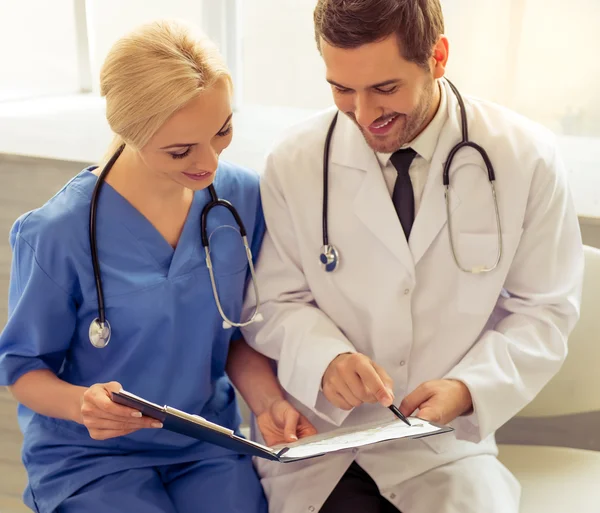 Two medical doctors — Stock Photo, Image