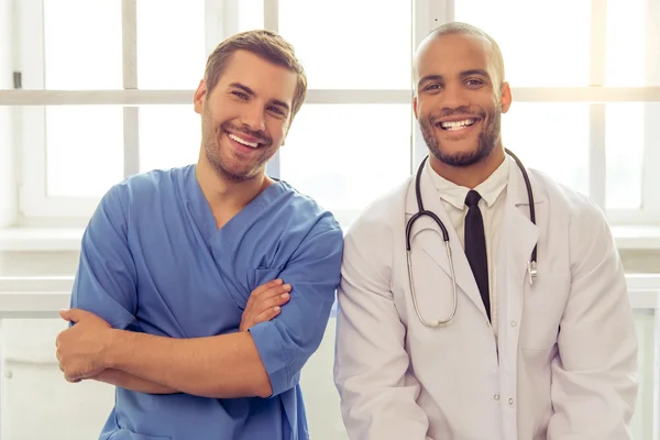 Médicos guapos — Foto de Stock