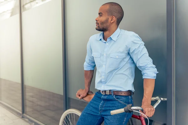 Elegante hombre de negocios afroamericano — Foto de Stock