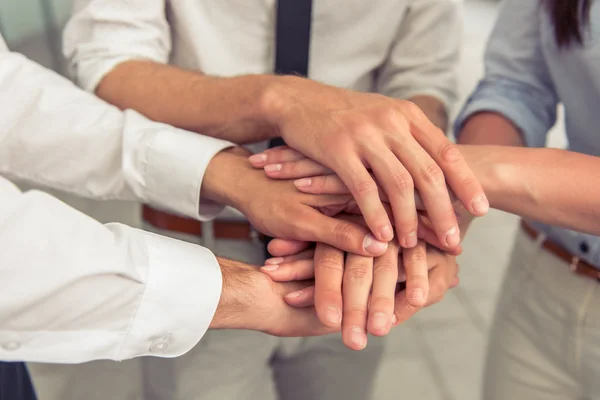 Hermoso equipo de negocios joven — Foto de Stock