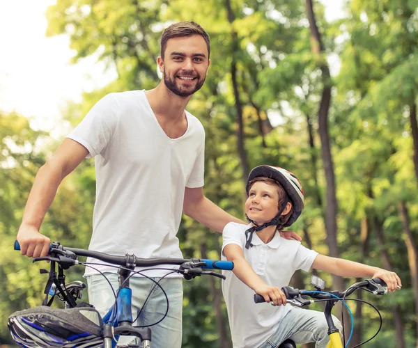 Dad and son cycling — Stock Photo, Image