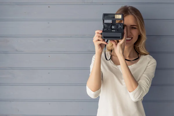 Mooie jonge vrouw — Stockfoto