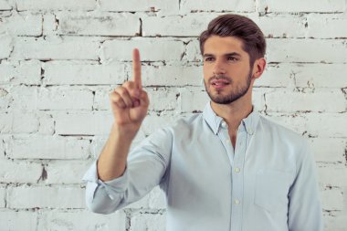 yakışıklı genç işadamı