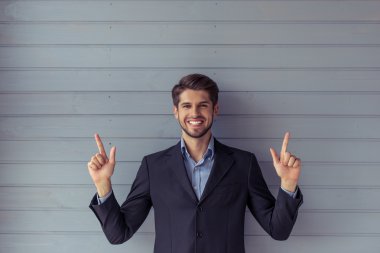 yakışıklı genç işadamı