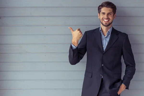 Guapo joven hombre de negocios — Foto de Stock