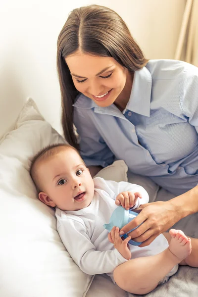 Business lady with her baby — Stock Photo, Image