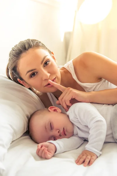 Mom and baby — Stock Photo, Image