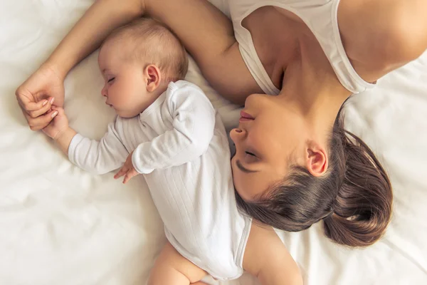 Mom and baby — Stock Photo, Image