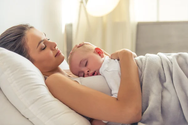 Mom and baby — Stock Photo, Image