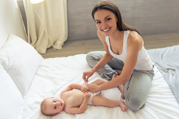 Mom and baby — Stock Photo, Image