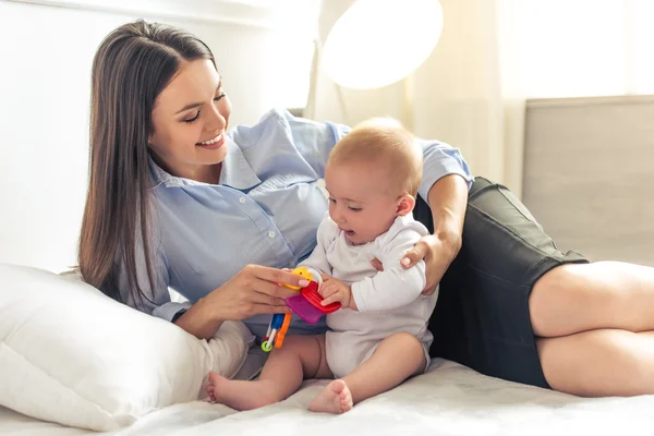 Business lady with her baby — Stock Photo, Image