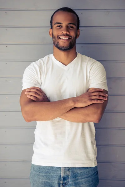 Schöner afroamerikanischer Mann — Stockfoto