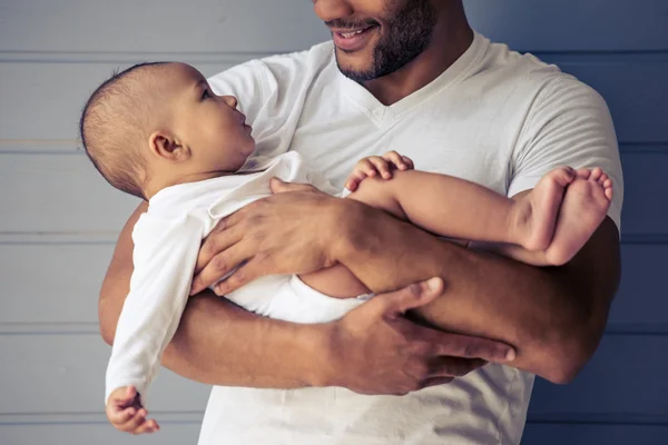 Père et bébé — Photo