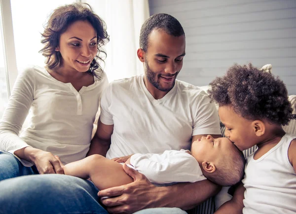 Familia afroamericana — Foto de Stock