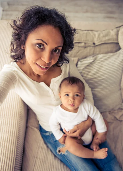 Mamá y bebé — Foto de Stock