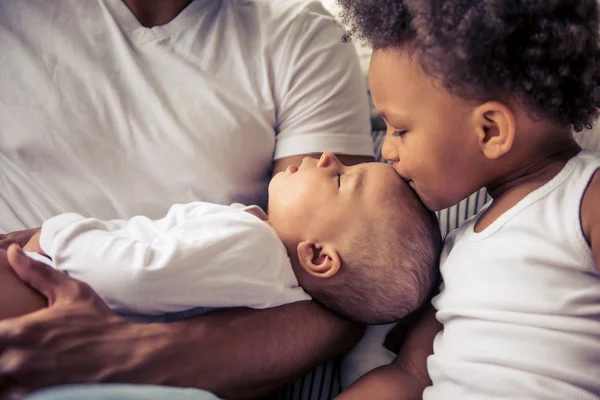 Familia afroamericana — Foto de Stock