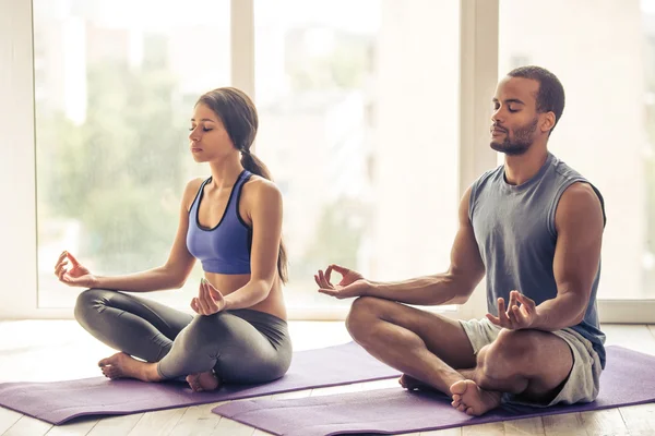 Afro American couple doing yoga — Stock Photo, Image