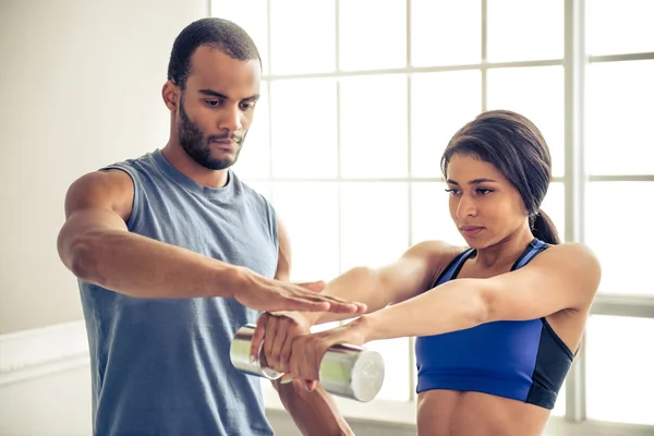 Afro amerikanisch pärchen working out — Stockfoto