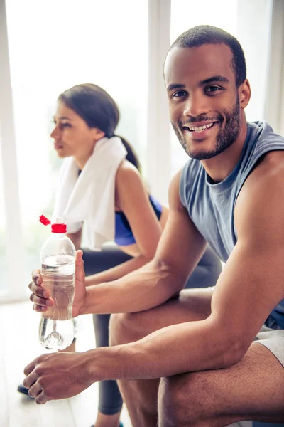 Afro amerikanisch pärchen working out — Stockfoto