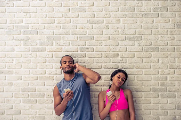 Beau couple sportif afro-américain — Photo