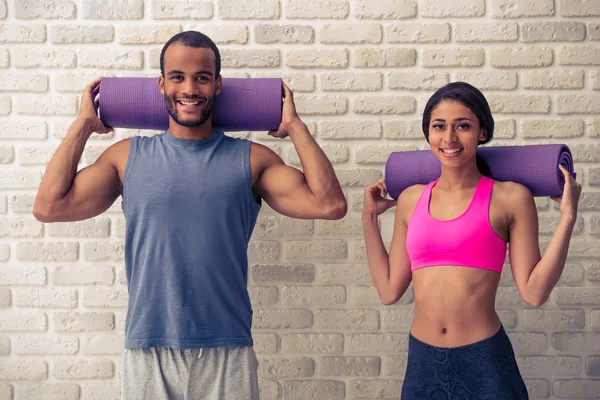 Hermosa pareja de deportes afroamericanos —  Fotos de Stock