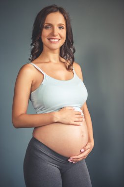Güzel hamile kadın.