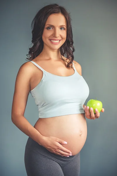 Piękna kobieta w ciąży — Zdjęcie stockowe