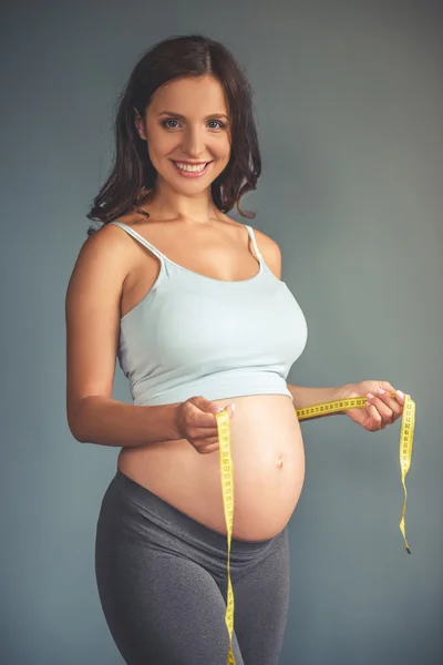 Mujer embarazada hermosa — Foto de Stock