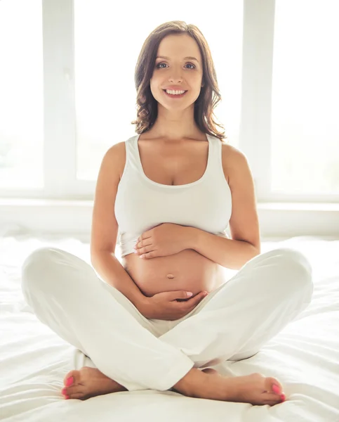 Mujer embarazada hermosa — Foto de Stock