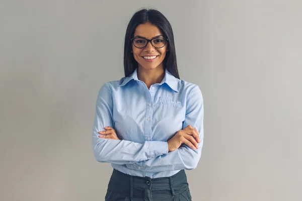 Schöne junge Geschäftsfrau — Stockfoto