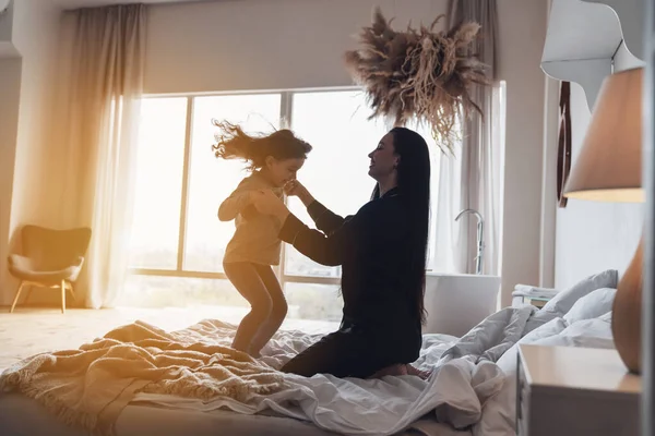 Good Morning Happy Young Mother Her Little Daughter Jump Bed — Stock Photo, Image