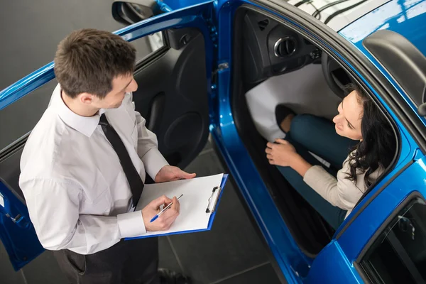 Vendas de automóveis — Fotografia de Stock