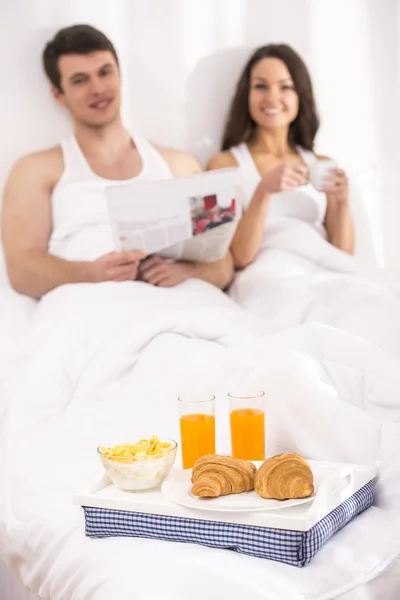 Frühstück im Bett — Stockfoto