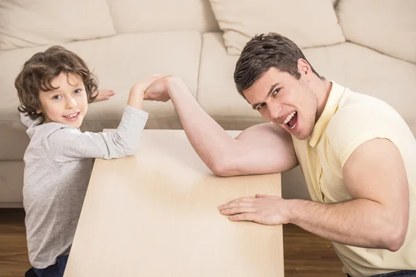 Glückliche Familie — Stockfoto