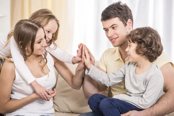 Lycklig familj — Stockfoto