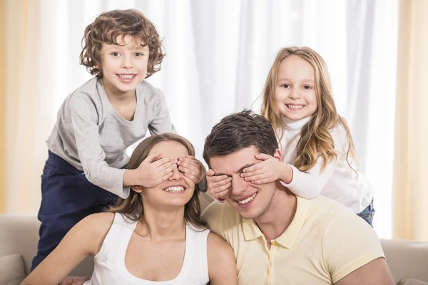 Lycklig familj — Stockfoto