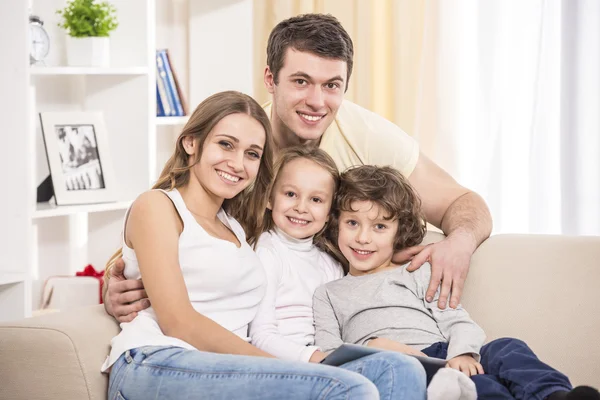 Glückliche Familie — Stockfoto