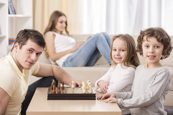 Glückliche Familie — Stockfoto