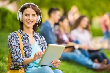 öğrenciler açık havada