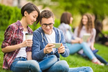 öğrenciler açık havada