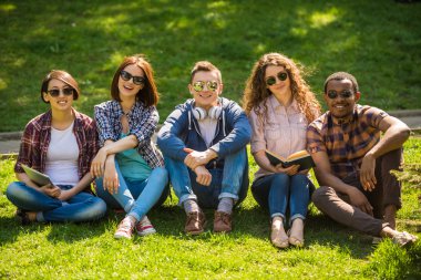 öğrenciler açık havada