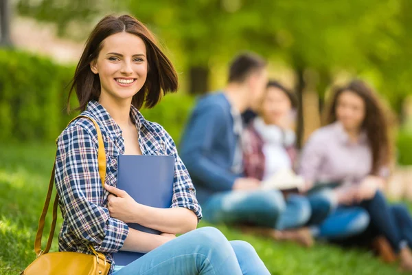 Students outdoors — Stock Photo, Image