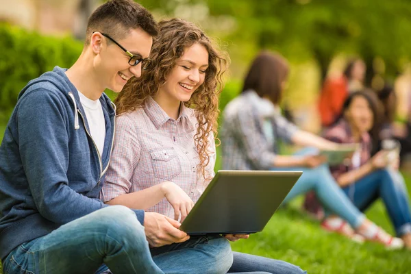Students outdoors — Stock Photo, Image