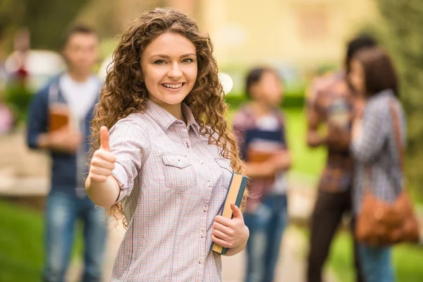 Studenter utomhus — Stockfoto