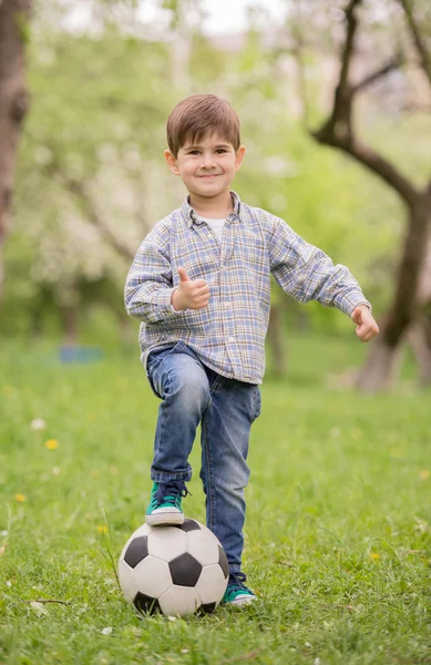 Petit joueur de football — Photo