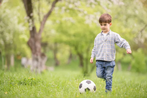 Petit joueur de football — Photo