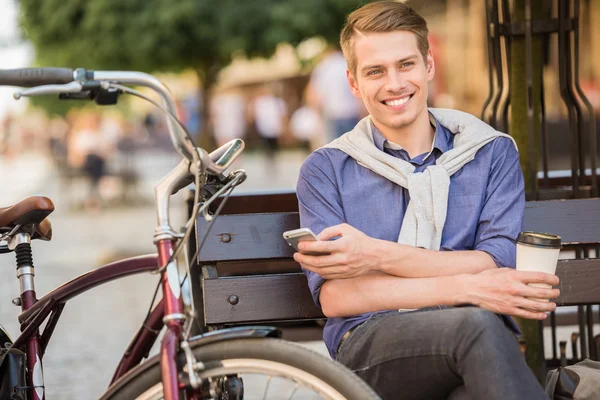 Homem com bicicleta — Fotografia de Stock